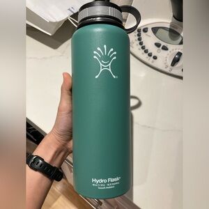 Vintage 40oz Hydro Flask in Zen Green